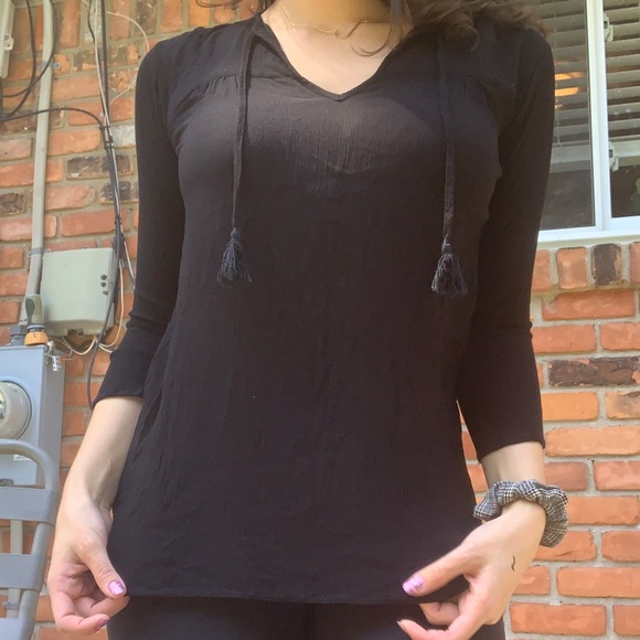 Karen Kane Black Flowy Blouse w Tassles 🖤 - Picture 5 of 7